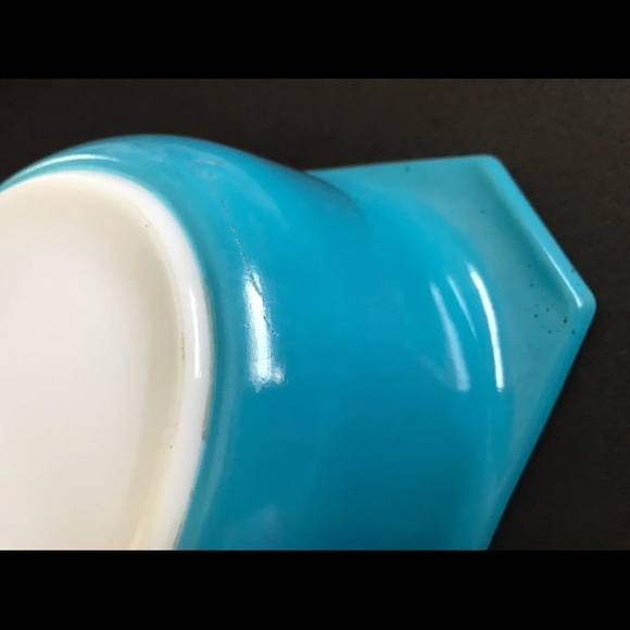 VINTAGE PYREX CASSEROLE DISH - TURQUOISE - Picture 3 of 5